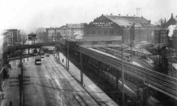 Station-Flatbush Ave.-BRT Nos. 629-648-521 on Atlantic - No. 4 on Flatbush -Bklyn - 1903.jpg (92623 bytes)